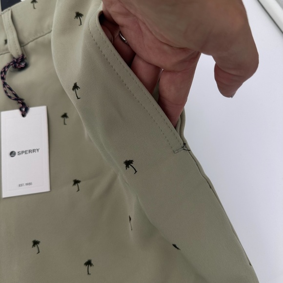 NEW Sperry Stone Tan Flat Front Tech Shorts with tiny Palm Trees Men's Size 36 - Picture 8 of 10